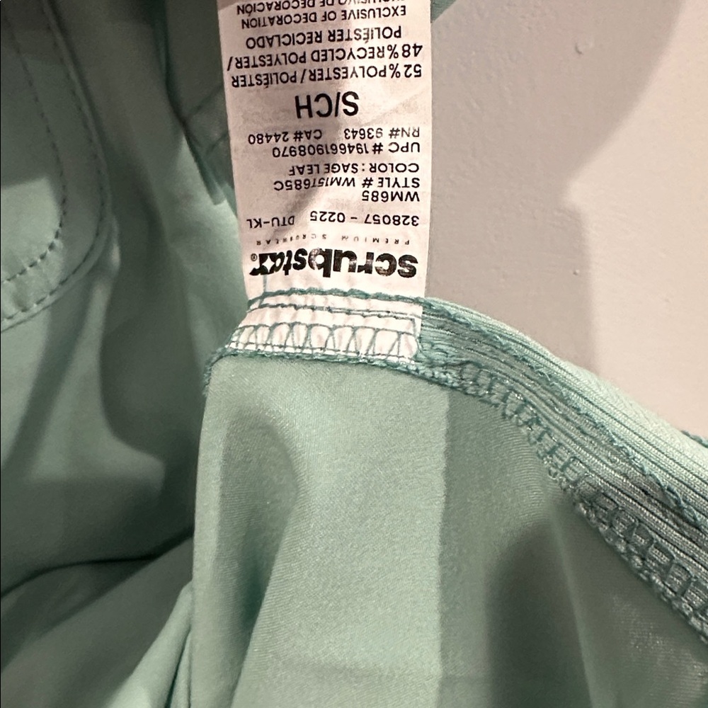 Scrubstar Seasonal Notch Collar Top Size Small - Picture 11 of 11